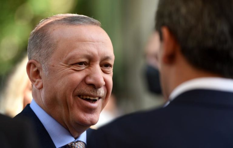 Erdogan assegura que Turquia “não está fechada” ao diálogo com a Arménia