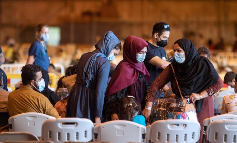 Afeganistão: África do Sul diz ser “incapaz” de receber refugiados afegãos