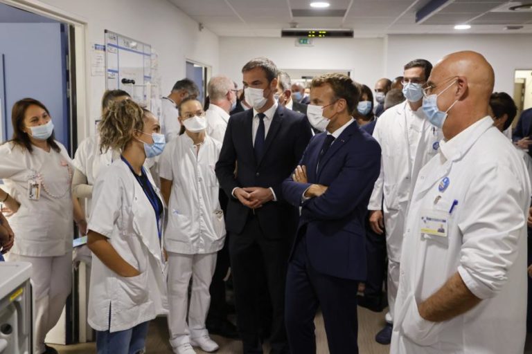 Covid-19: Cerca de 3.000 trabalhadores da saúde suspensos em França por não estarem vacinados