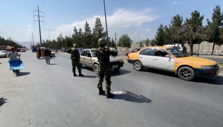 Afeganistão: Talibãs adiam novamente anúncio de futuro Governo