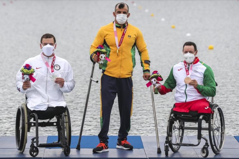 PM felicita Norberto Mourão pelo bronze na canoagem