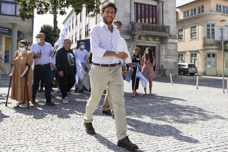 Líder do CDS diz que se não atingir objetivos nas autárquicas fará “uma meditação”