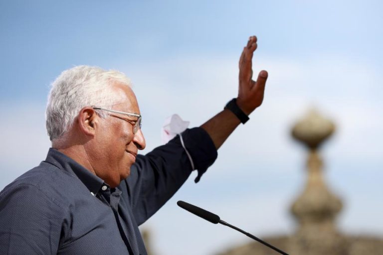 Covid-19: Costa confiante num novo ano letivo sem sobressaltos