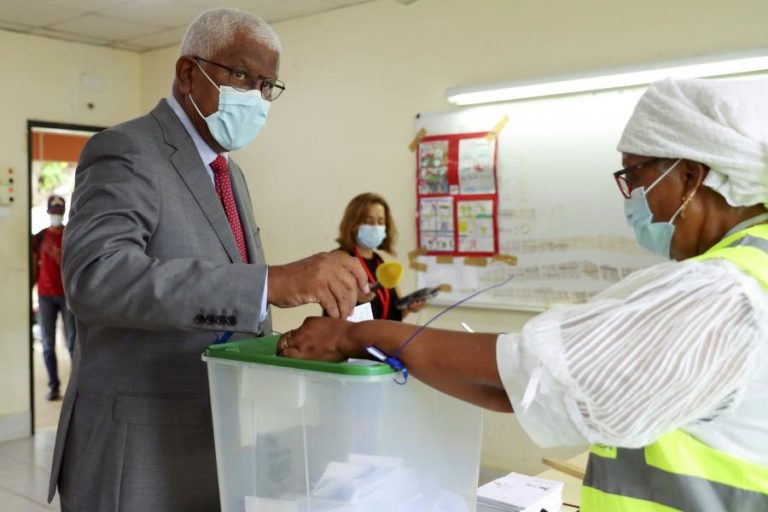 São Tomé/Eleições: Candidato Posser da Costa espera processo “transparente”