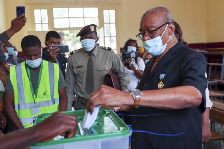 PR são-tomense diz que aos 46 anos as Forças Armadas tornaram-se republicanas