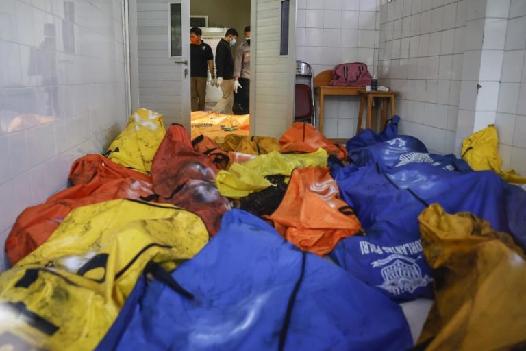 Pelo menos 41 mortos e 80 feridos em incêndio em prisão na Indonésia