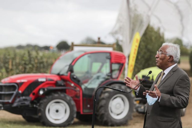 Covid-19: Costa diz que Portugal tem dívida de gratidão para com os agricultores