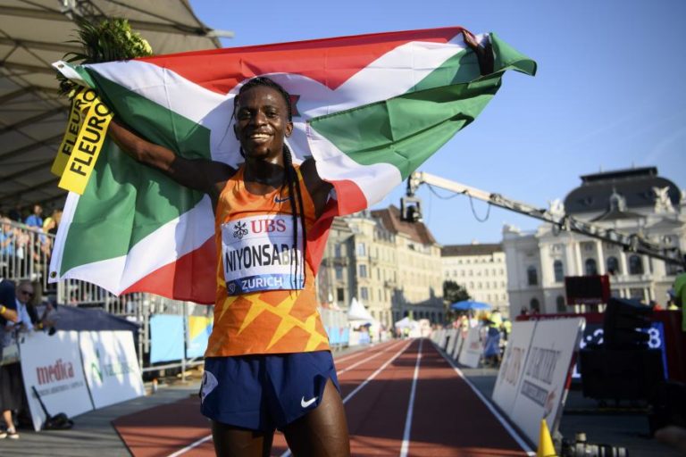 Burundesa Niyonsaba bate recorde do mundo dos 2.000 metros
