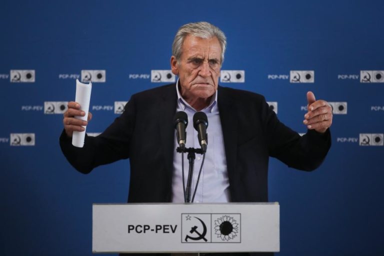 Líder do PCP acusa Governo de fazer “falsa descentralização” para autarquias