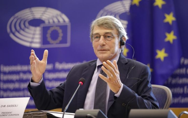Presidente do Parlamento Europeu ausente hoje do plenário devido à doença