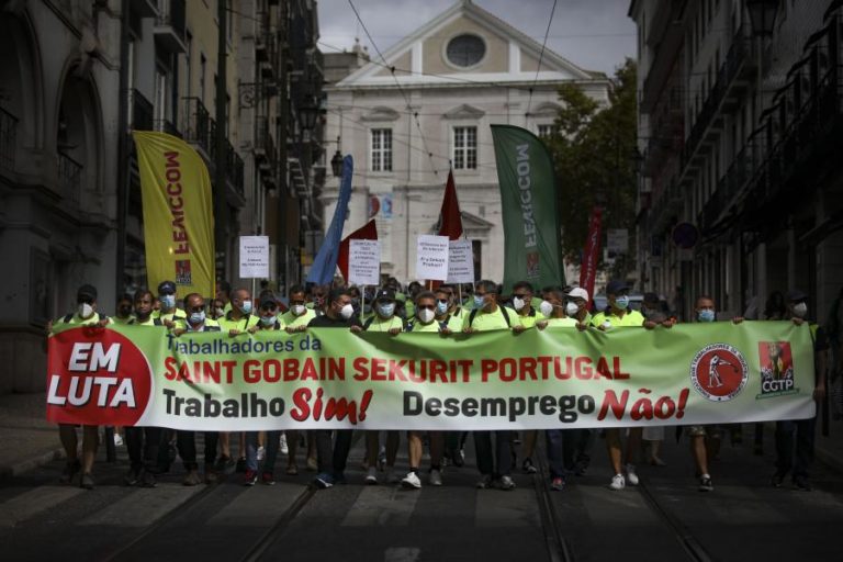 Trabalhadores da Saint-Gobain vão manifestar-se em S. Bento contra despedimento coletivo