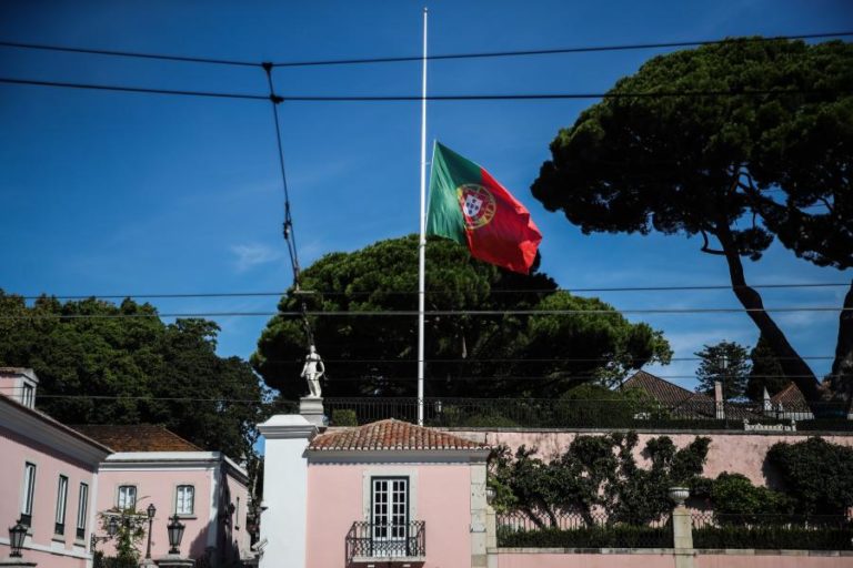 Óbito/Sampaio: PR promulga luto nacional que implica suspensão de eventos ligados ao Estado