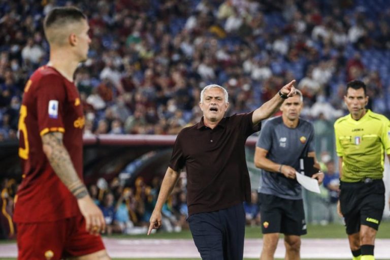 José Mourinho celebra milésimo jogo da carreia com 638.º triunfo