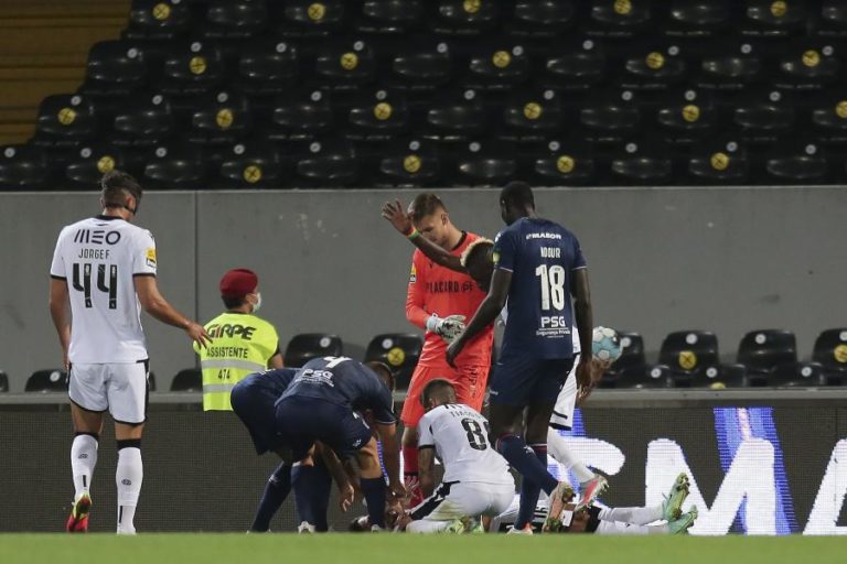 Rochinha, do Vitória de Guimarães, transportado ao hospital após choque