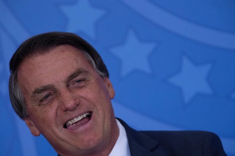 Bolsonaro dá por superados conflitos e elogia Parlamento e Supremo do Brasil