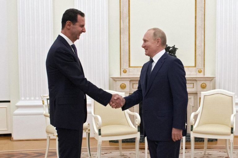 Síria: Putin critica ingerência estrangeira ao receber Assad