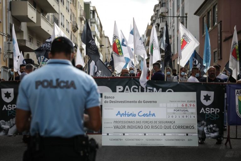 Polícias manifestam-se contra fixação de subsídio de risco em 100 euros