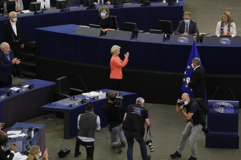 Von der Leyen anuncia cimeira europeia de defesa em 2022