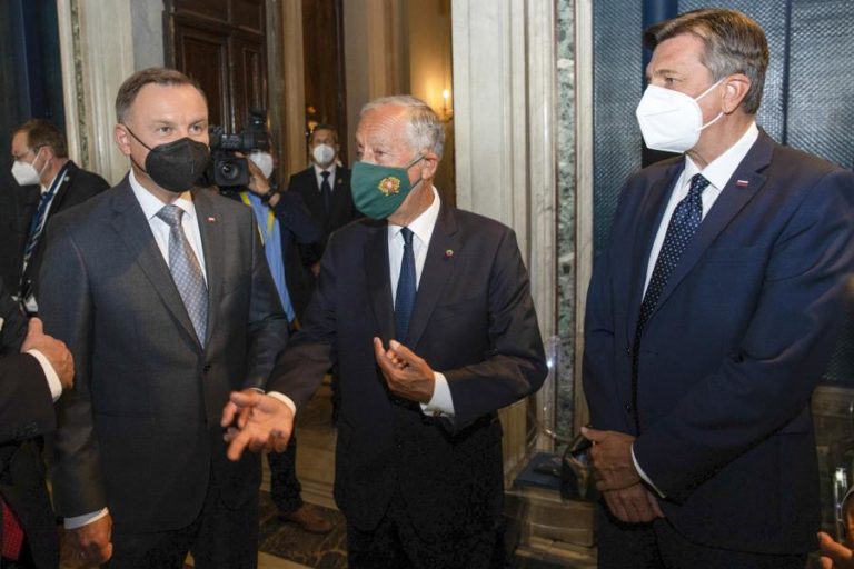 Covid-19: Reunião do Infarmed na 5.ª terá “a melhor situação em ano e meio” – PR