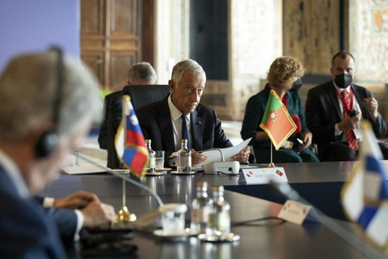 Covid-19: Taxa de vacinação em Portugal é invejável na UE — Marcelo