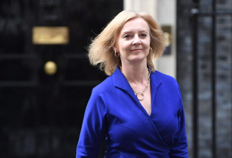 Londres defende pacto com Estados Unidos e Austrália e esta alega interesse nacional