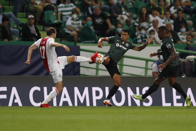 Sporting goleado em casa pelo Ajax no regresso à ‘Champions’
