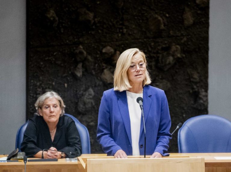 MNE holandesa demite-se devido a gestão da retirada de civis do Afeganistão