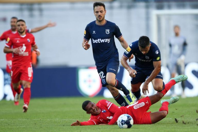 Belenenses SAD e Gil Vicente empatam a um golo em Leiria