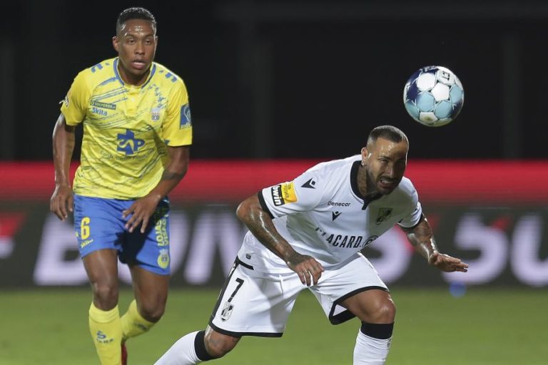 Pité dá ponto ao Arouca e ‘empata’ Vitória de Guimarães nos descontos
