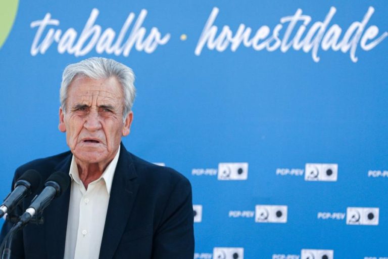 Autárquicas: Jerónimo diz que PRR é insuficiente para problemas de habitação que o país tem