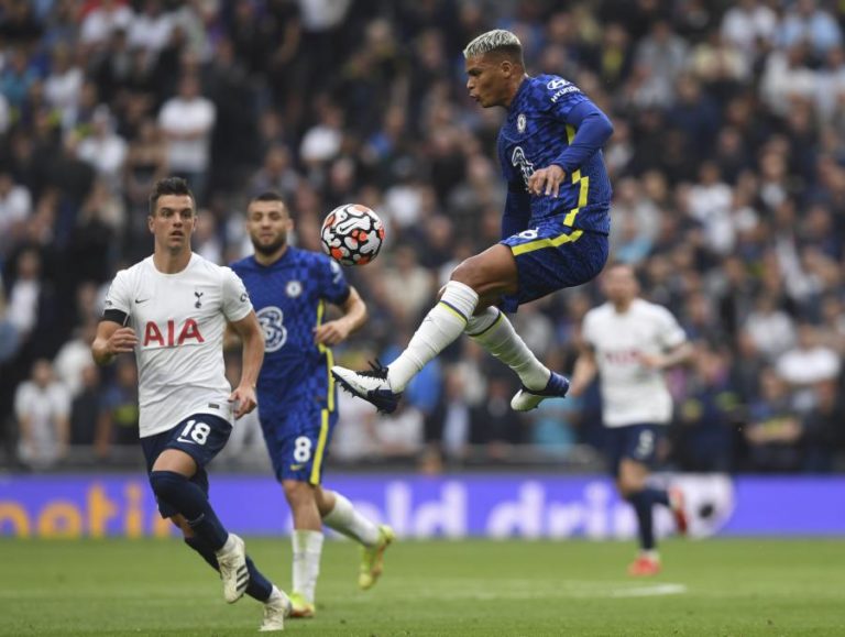 Chelsea vence Tottenham e mantém-se entre os líderes da Premier League