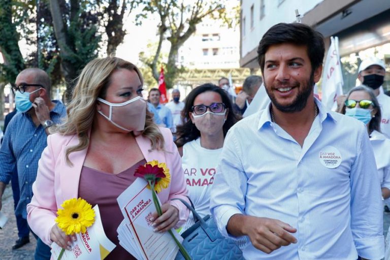 Autárquicas: Ao lado de Suzana Garcia, líder do CDS-PP recusa “direita fofinha”