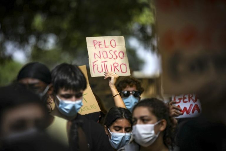 Duas centenas na rua em Lisboa em greve climática apartidária, mas com partidos