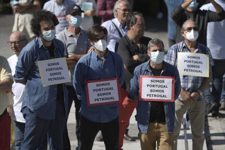 Trabalhadores exigem reativação de refinaria de Matosinhos e acusam Costa de mentir