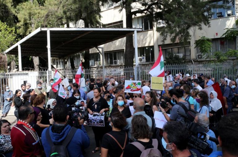 Beirute: Manifestantes protestam contra suspensão do inquérito a explosão