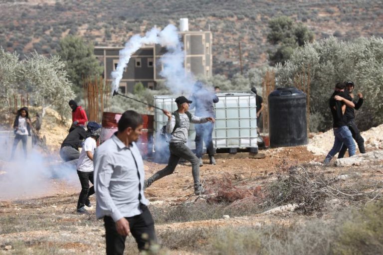 Quatro palestinianos mortos em confrontos com exército israelita