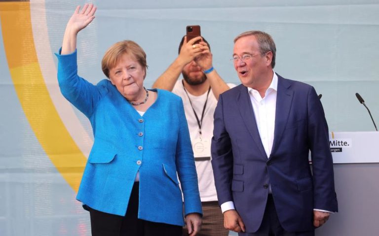 Alemanha/Eleições: Angela Merkel apela a um voto pelo “futuro” da Alemanha