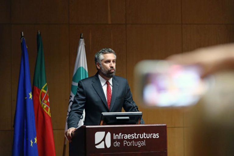 Pedro Nuno Santos diz que derrota em Lisboa não é o fim da carreira política de Medina