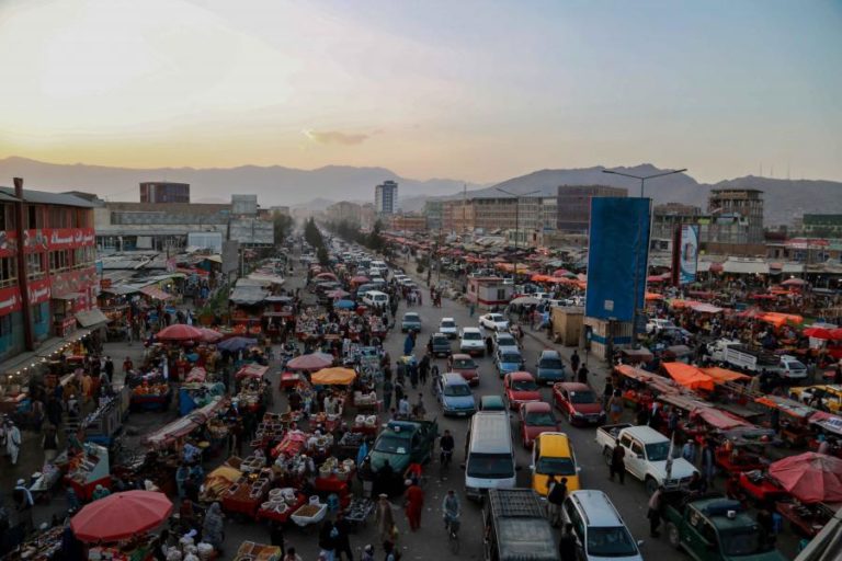 Afeganistão: Talibãs vão adotar temporariamente Constituição datada da monarquia