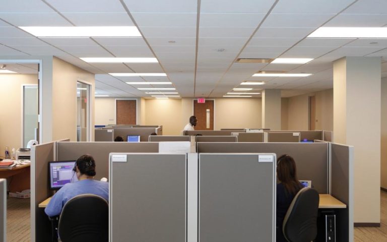 Mais de 60% dos trabalhadores nascidos na década de 90 têm contratos a prazo – estudo