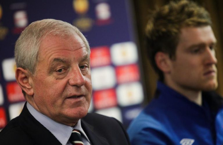 Walter Smith, ex-selecionador escocês e treinador do Rangers, morre aos 73 anos