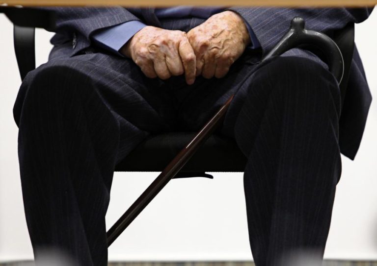 Estudo indica que um em cada quatro idosos se sente só e tem sintomas depressivos