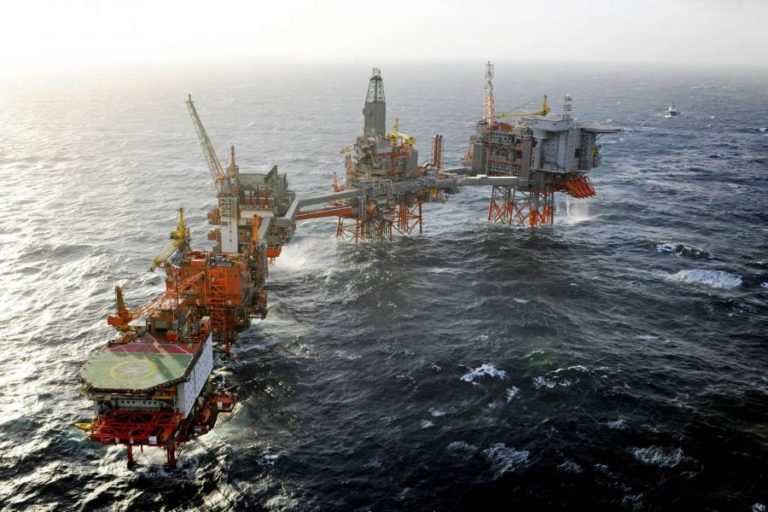 OPEP+ mantém aumento modesto da produção de petróleo