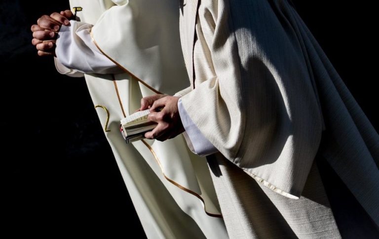 Entre 2.900 e 3.200  pedófilos na Igreja Católica francesa desde 1950 – comissão