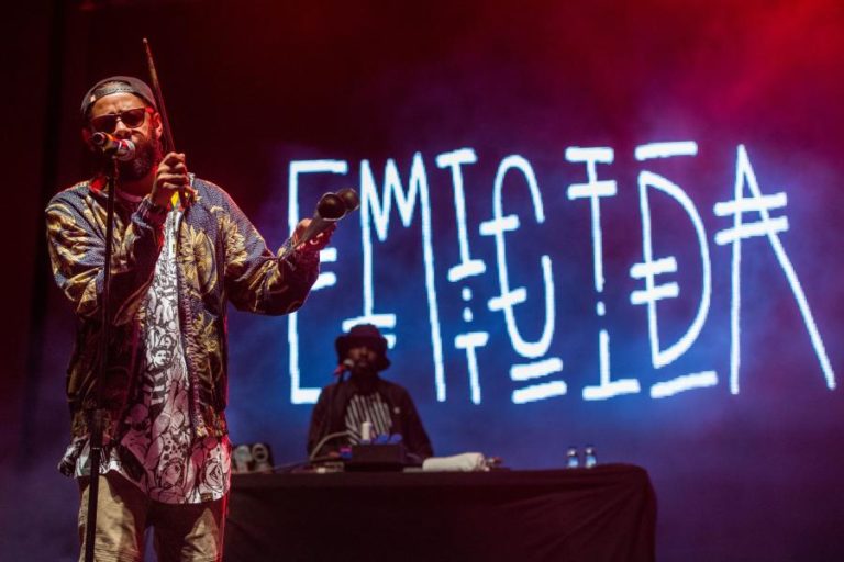 Estado do Brasil deve-se à “completa ausência de amor” na política — Emicida