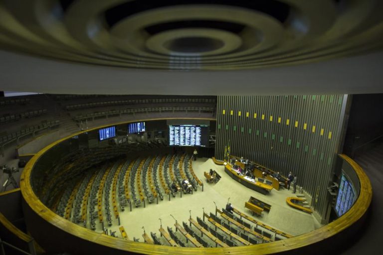 Covid-19: Câmara dos Deputados do Brasil anuncia regresso dos trabalhos presenciais
