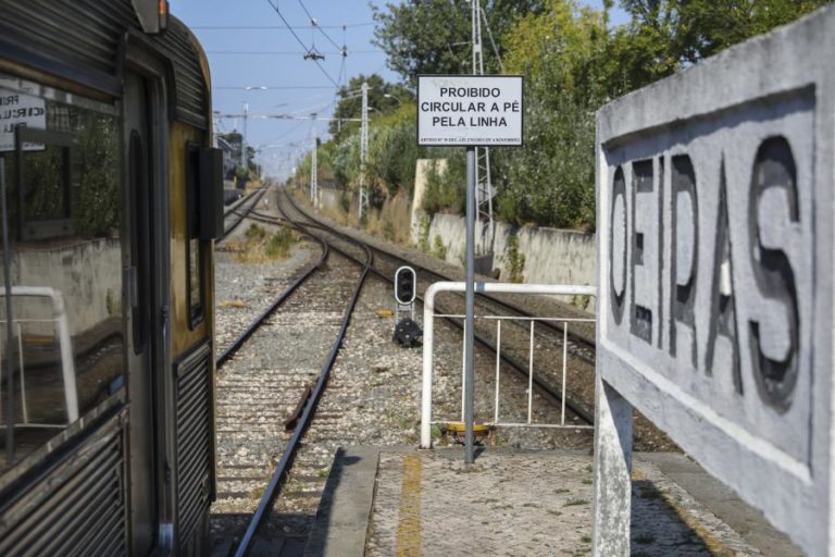 PEV questiona Governo sobre supressão de ligações na linha de Cascais