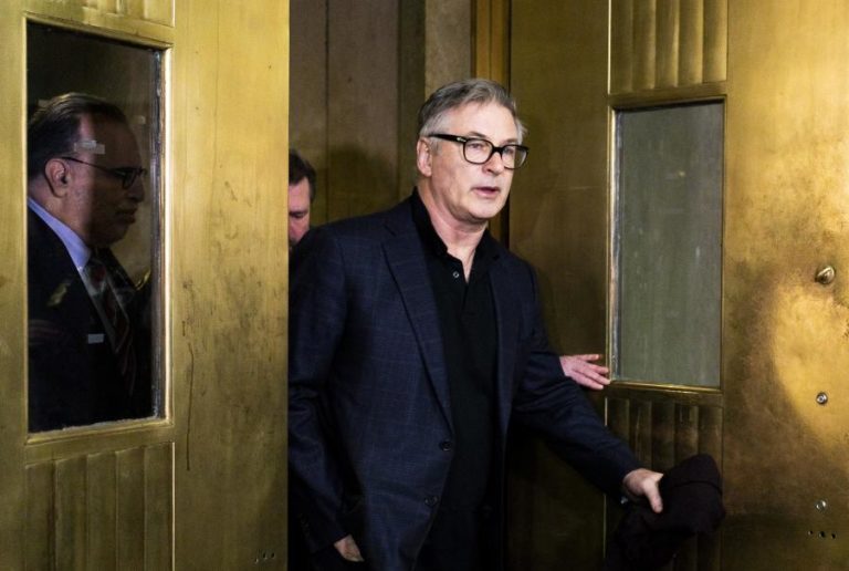 Alec Baldwin terá tido indicação que arma que disparou não tinha munições verdadeiras