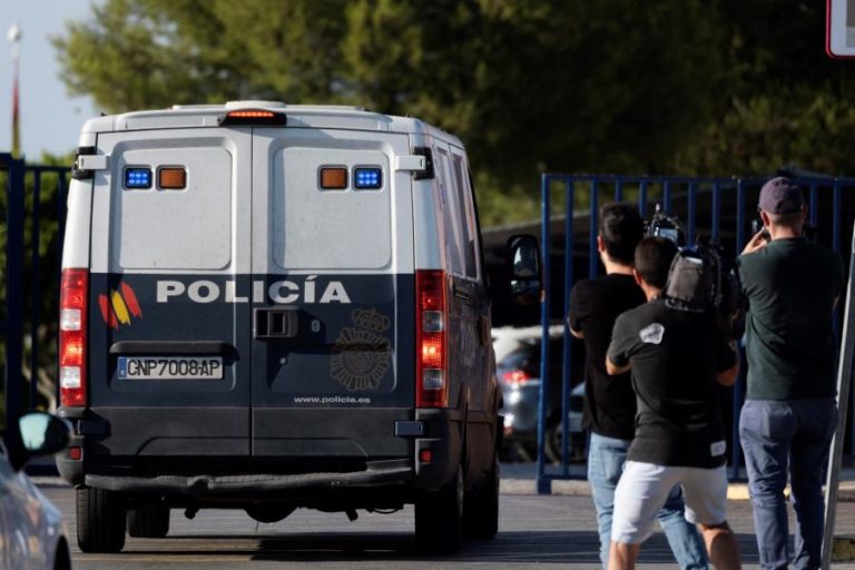 Polícia espanhola detém cinco presumíveis ‘jihadistas’ em Barcelona e Madrid
