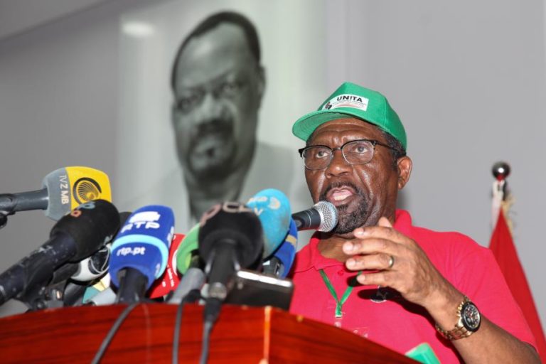 Isaías Samakuva assume liderança da UNITA até novo congresso